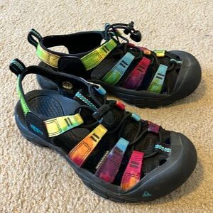 Rainbow Keen sandals. Waterproof, women’s size 6, river, Bach, pool, swim